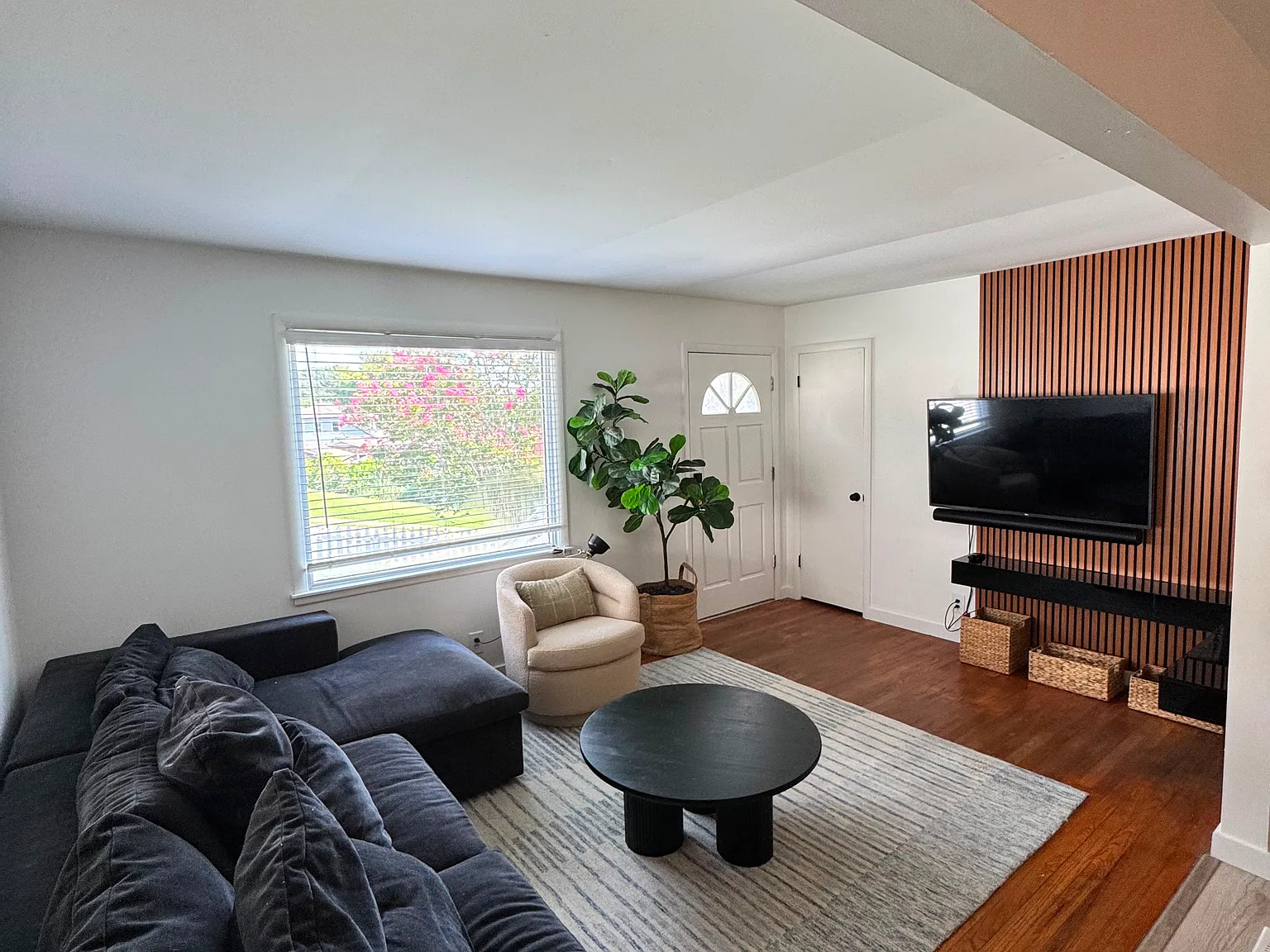 3 bed, 1192 sqft, $2,695 — Photo 2