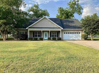 147 Racetrack Dr, Cochran, GA 31014