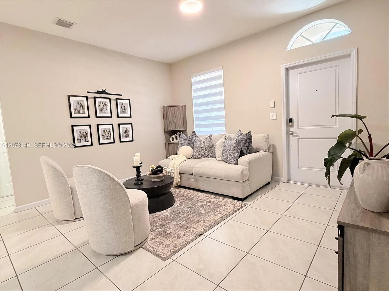 Bay Gardens — Photo 3