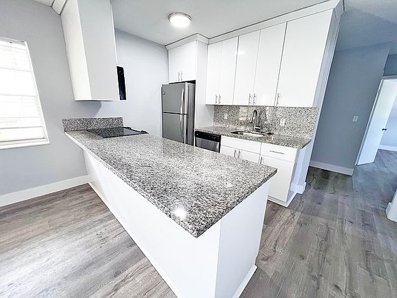 4th image of 312 NE 15th Ave APT 9
