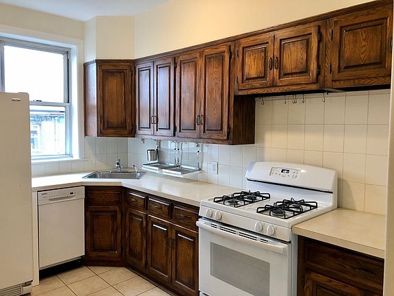 3rd image of 211 N Henry St #3