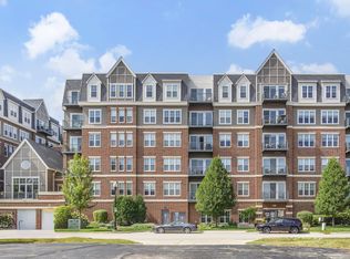 Courthouse Square Apartments, Wheaton, IL 60187