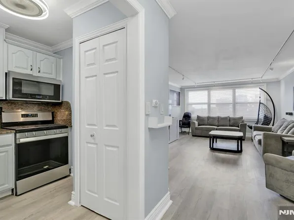 2000 Linwood Ave APT 4P, Fort Lee, NJ 07024