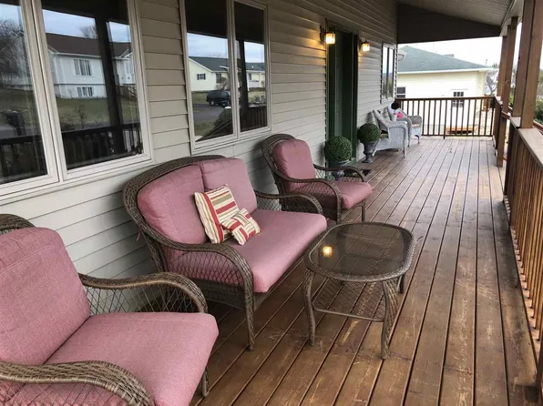 445 Orchard Ridge Dr, Petoskey, MI 49770