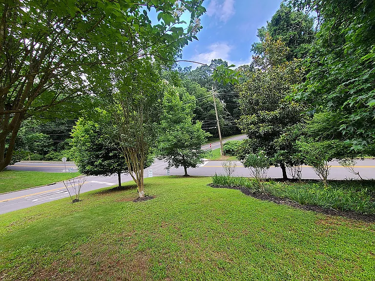 1002 Dixon Dr — Photo 14