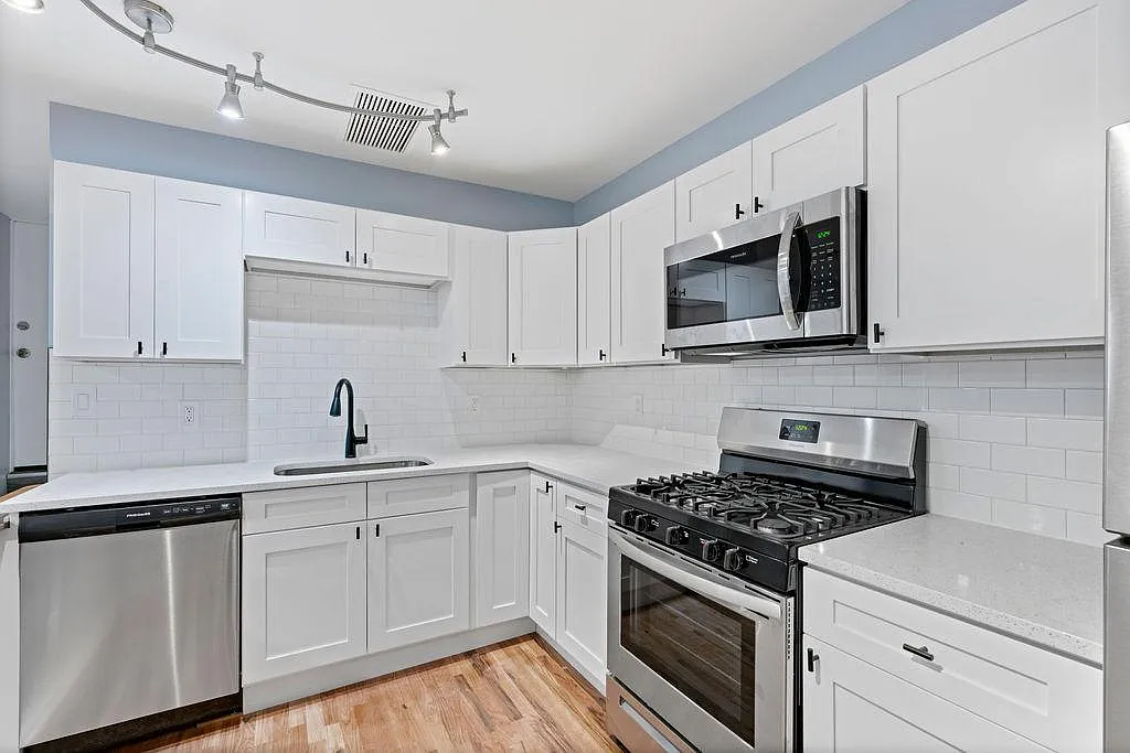 2 bed, 1000 sqft, $2,750 — Photo 1
