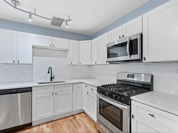 2900 N Damen Ave APT 1F, Chicago, IL 60618