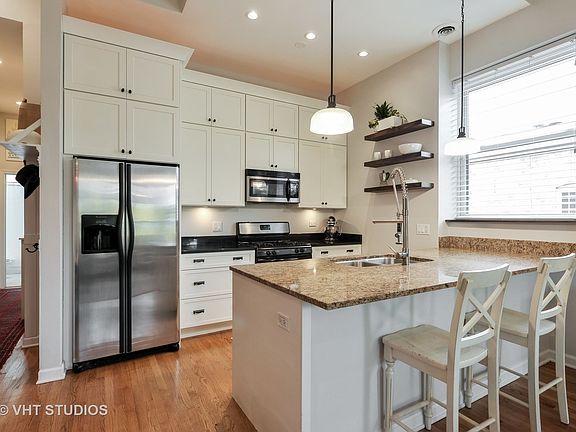 5th image of 1916 N Sheffield Ave APT 3F