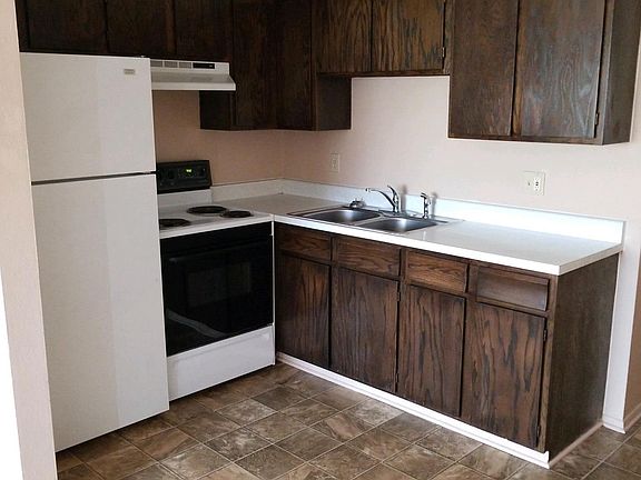 4th image of 77 Blackburn Ln APT 10