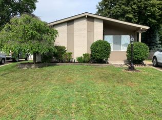 26326 Tawas St, Madison Heights, MI 48071