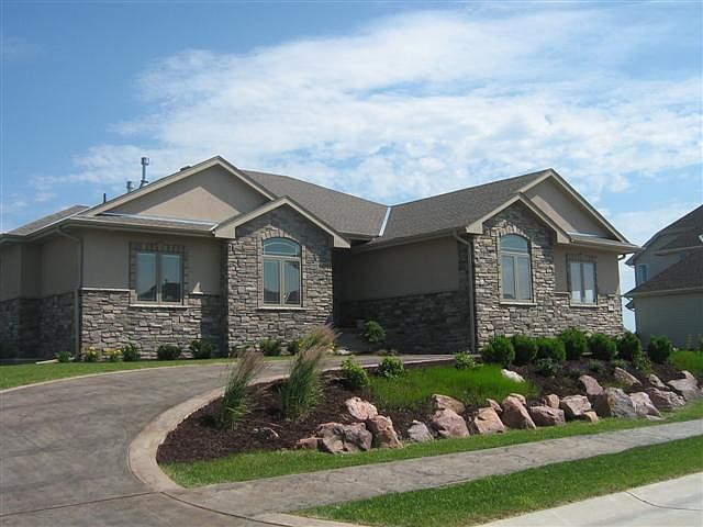 1st image of 17118 Oakmont Dr