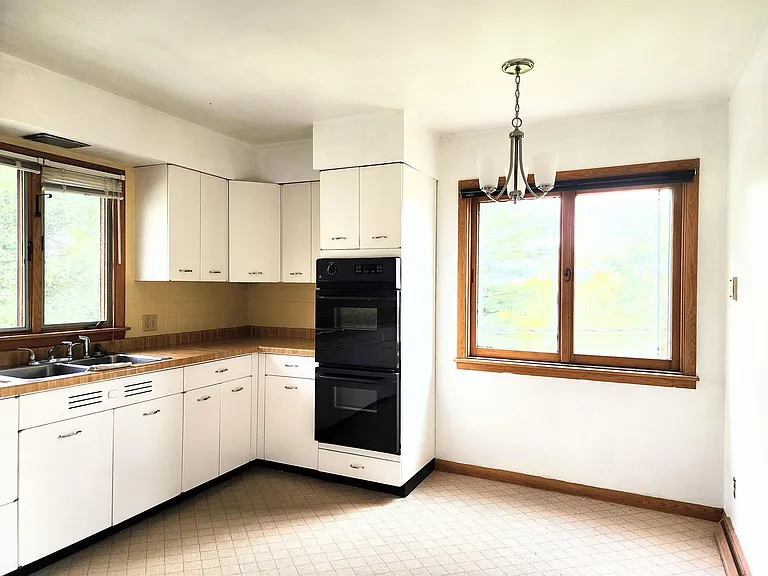 822 W Pleasant St — Photo 10