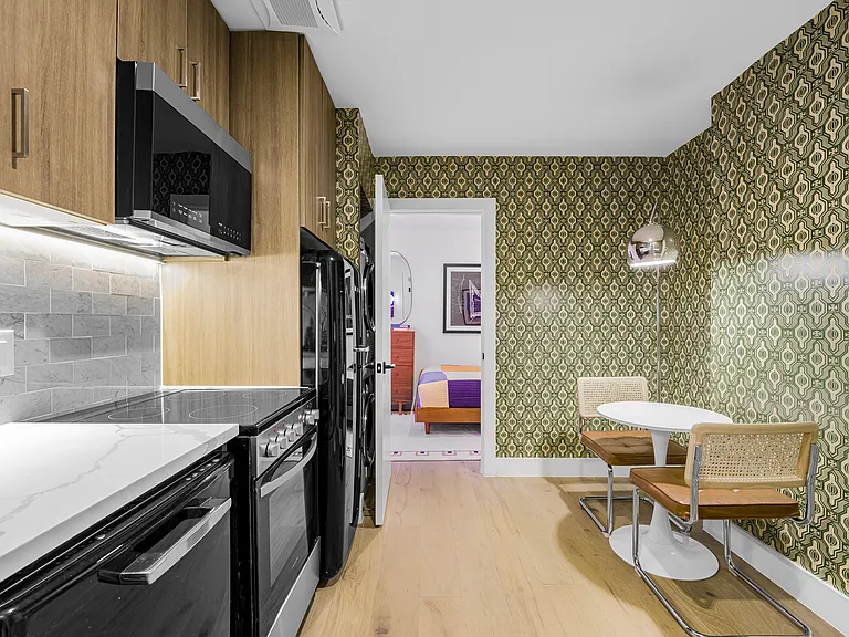 236 W 15th St #13 — Photo 6
