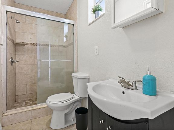 5th image of 1009 W Indiana Ave #1