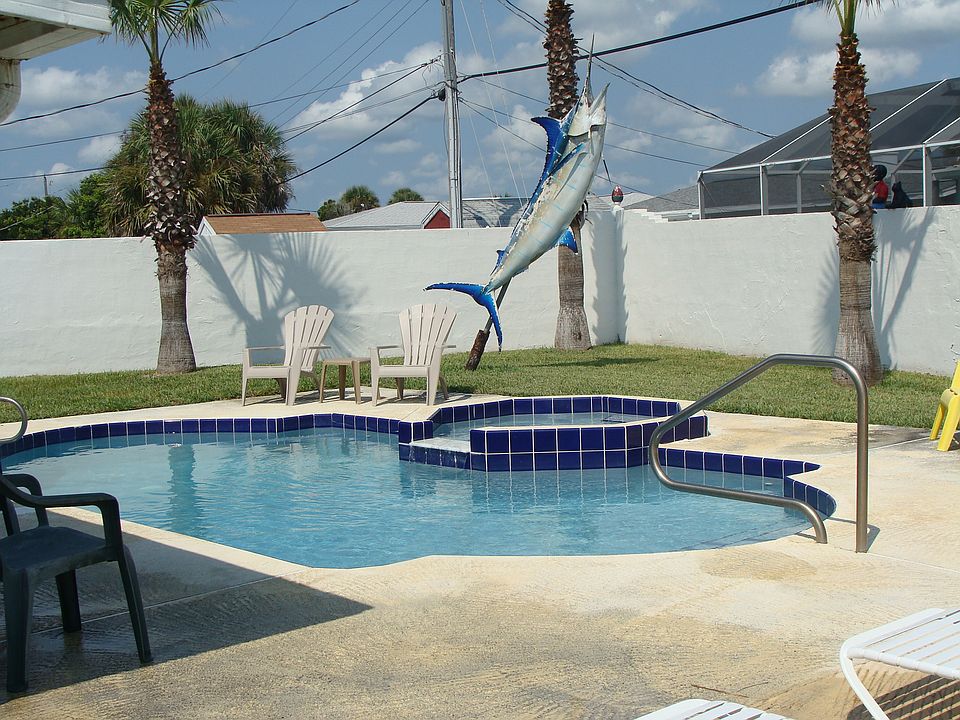 POOL WITH BLOCK FENCE 