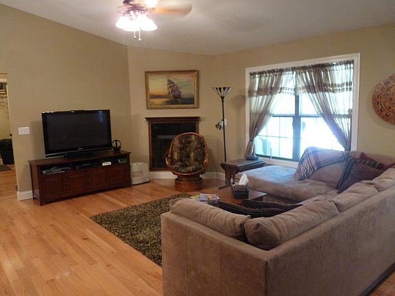 3rd image of 3220 Warpath Dr