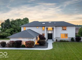 962 Westview Point Dr, Columbus, IN 47201