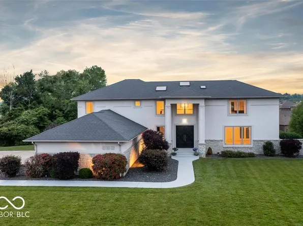 962 Westview Point Dr, Columbus, IN 47201