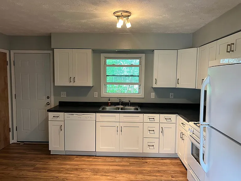 8315 & 8317 Kettering St SE — Photo 5