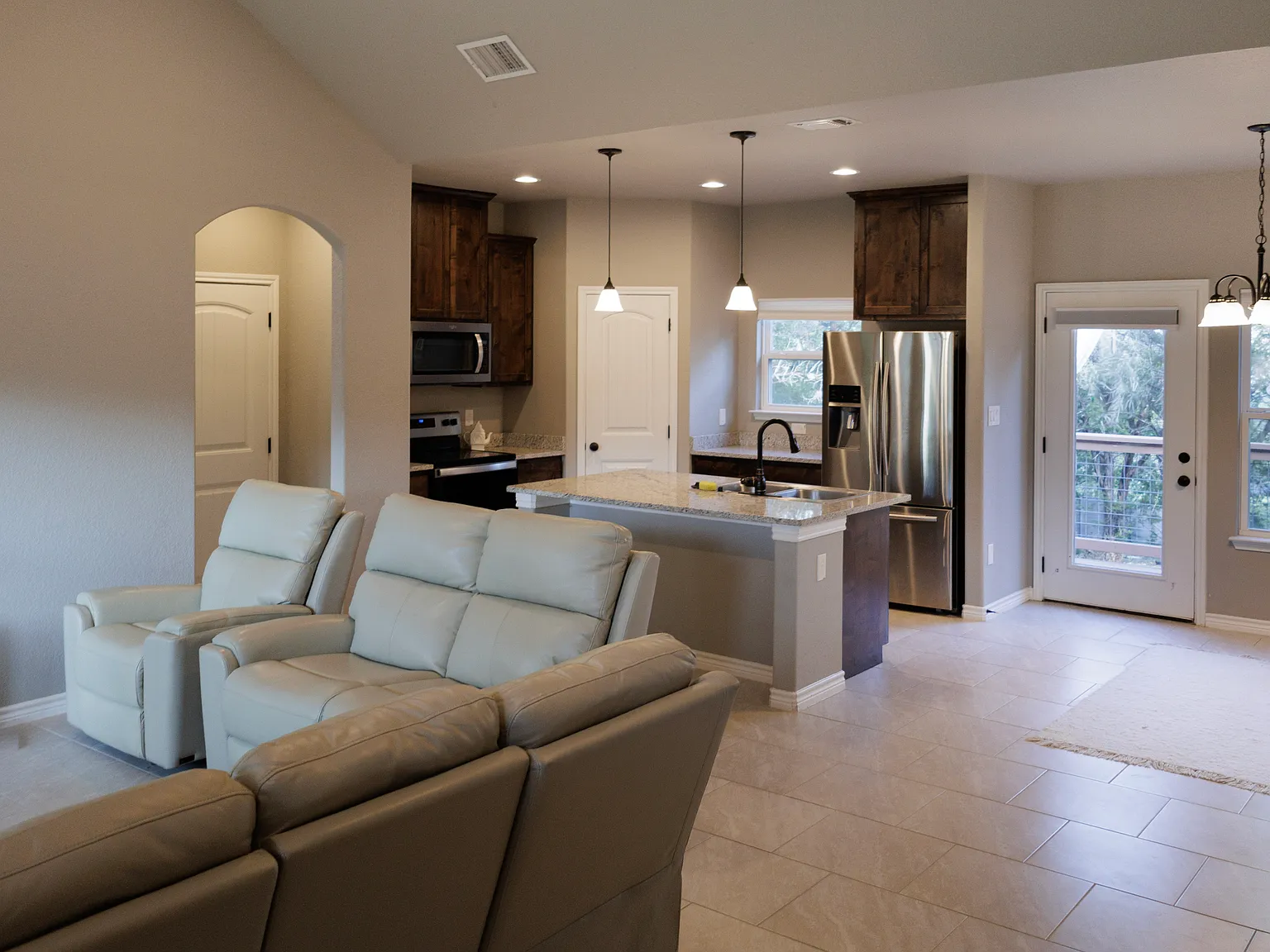 3 bed, 1314 sqft, $1,950 — Photo 4