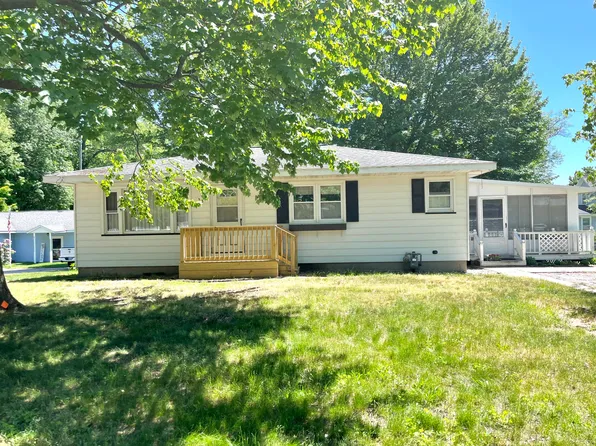 33 E Beech St, Fruitport, MI 49415