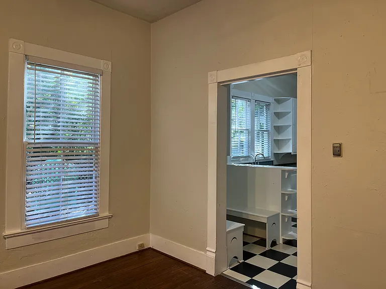 2905 E Jackson St — Photo 6