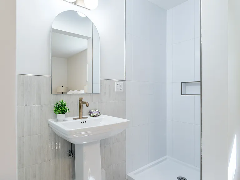 1532 S Grape St — Photo 12