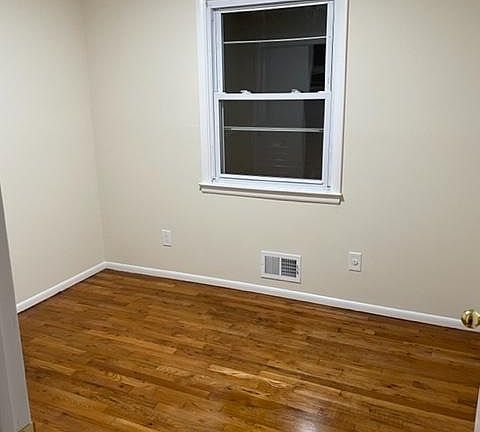 4th image of 105 Walcott Ave #B