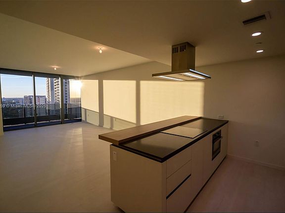 4th image of 1000 Brickell Plz #A-2308