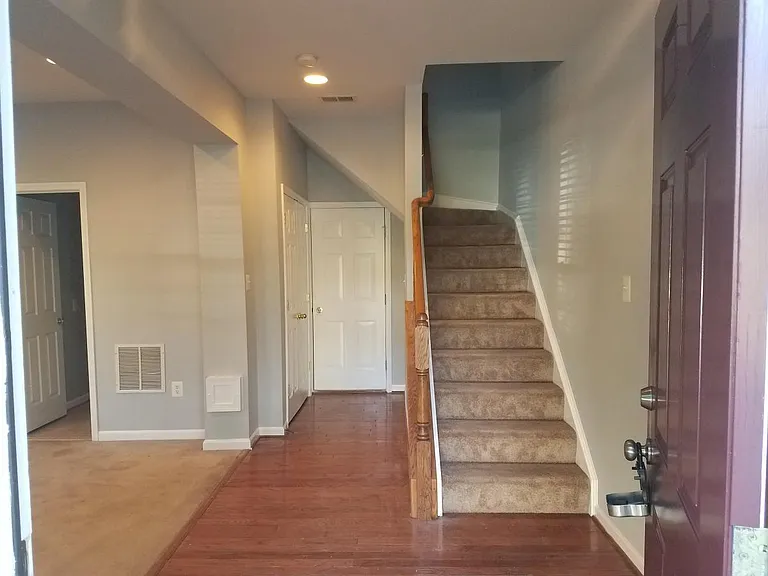 20268 Seneca Sq — Photo 16