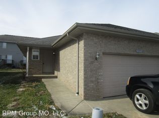 5591 N Brown Ln, Ozark, MO 65721