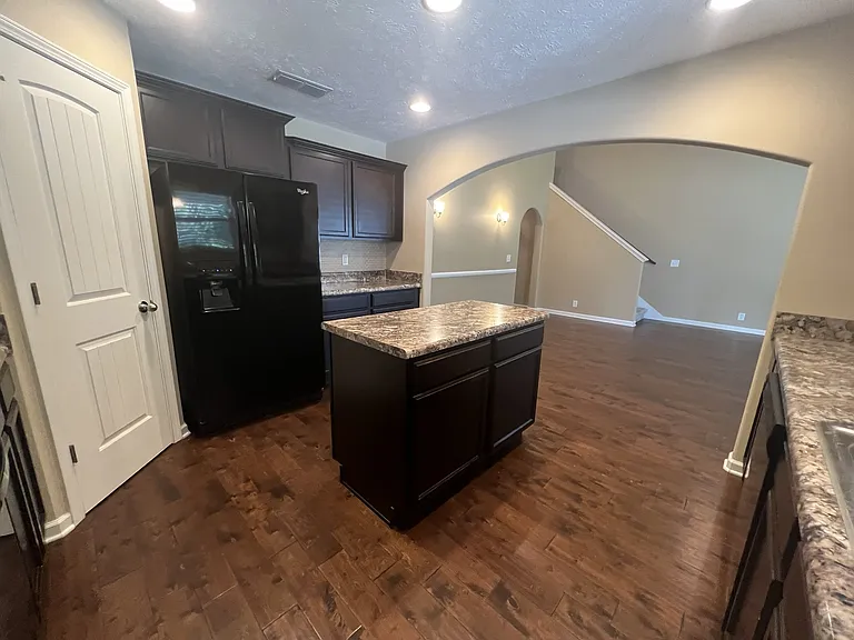 904 Azeri Ave — Photo 9