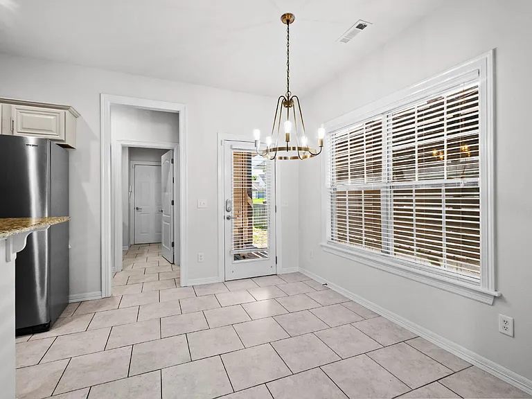 1514 NE Young Ave — Photo 13