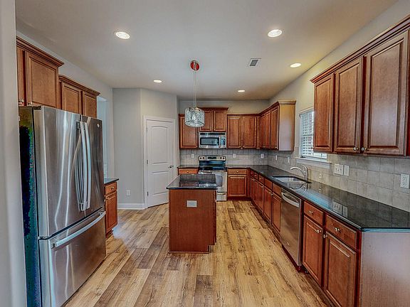 3rd image of 1171 Jackson Ct