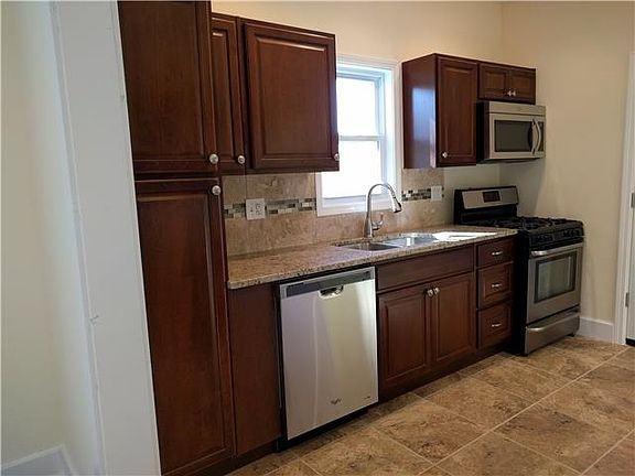 5th image of 705 N 5th St