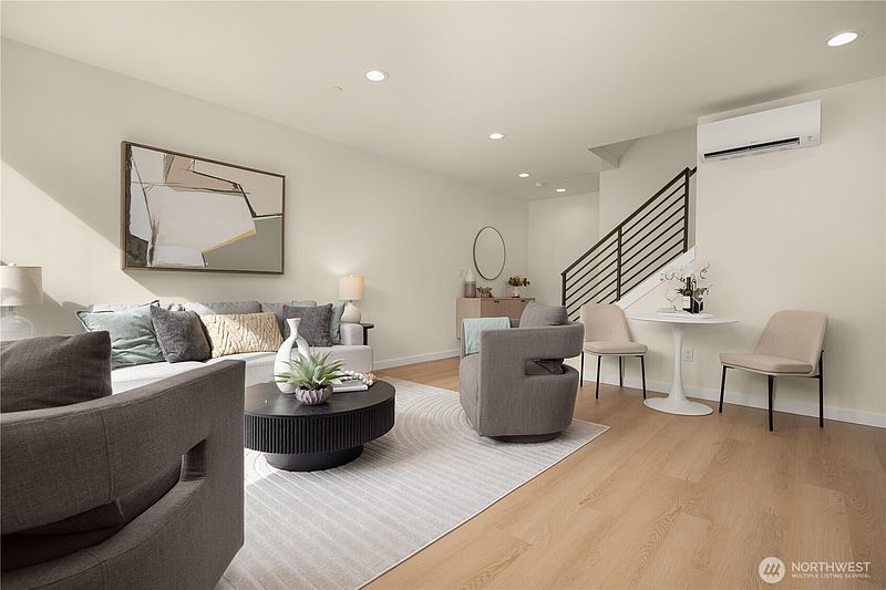 4th image of 3114 Queen Anne Avenue N