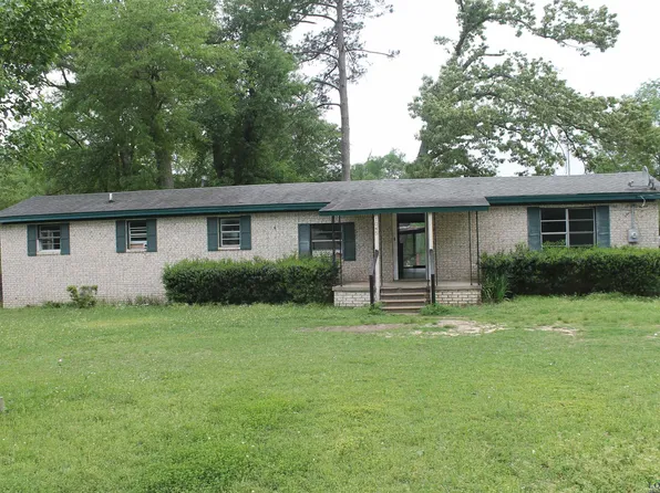 1045 Cypress St, Waskom, TX 75692