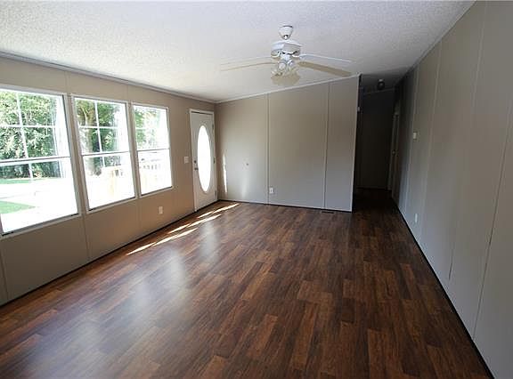 3rd image of 110 S Davis Ave