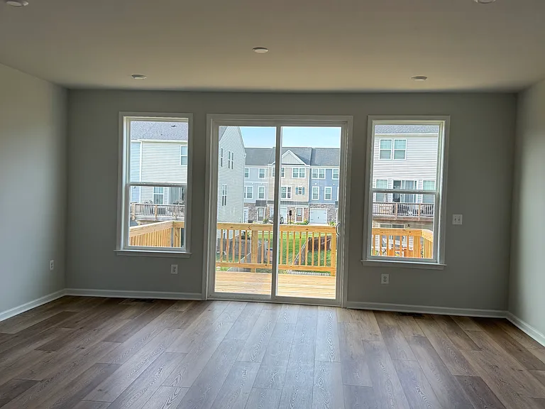 516 Sybil St — Photo 10