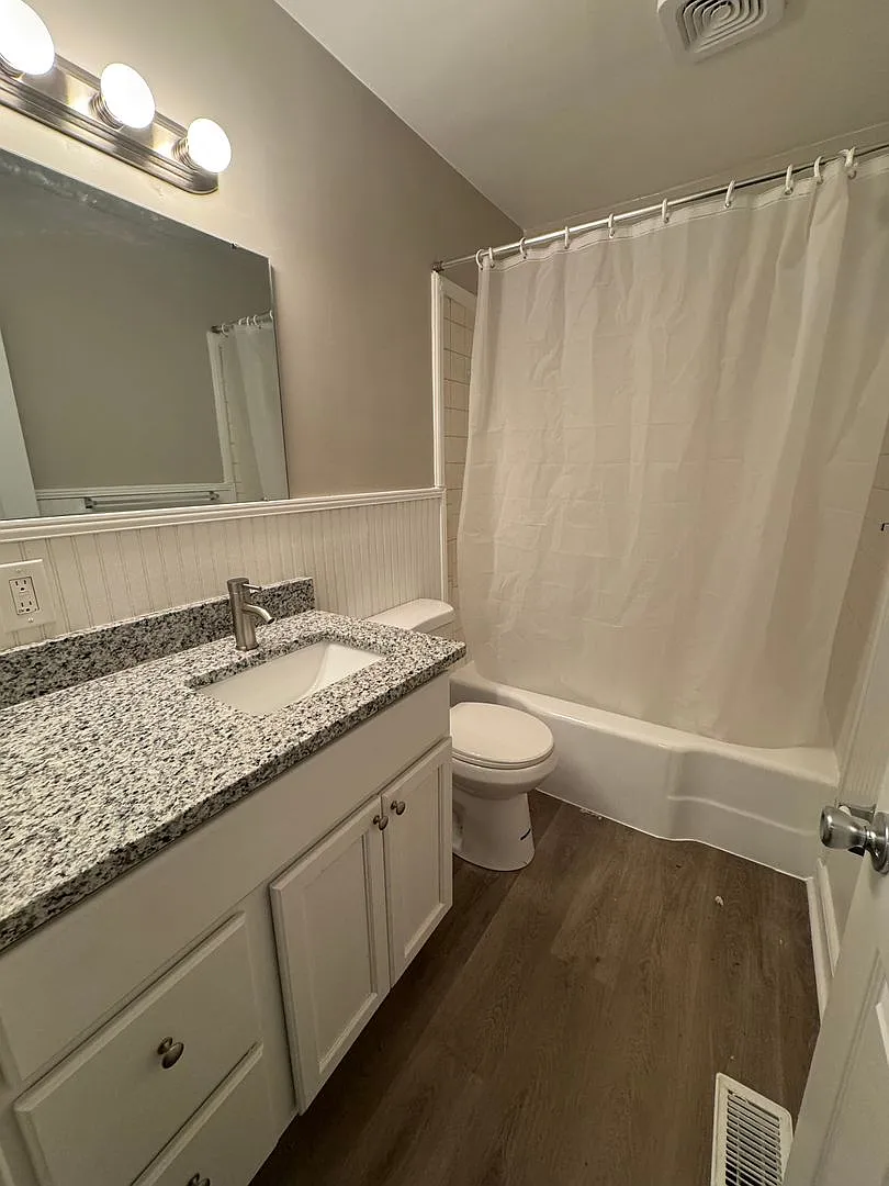 Cozy Two Bedroom House For Rent in Durham, NC — Photo 2