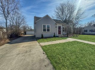 4754 N 106th St, Wauwatosa, WI 53225