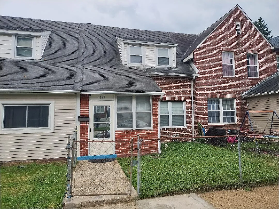 2 bed, 910 sqft, $1,425 — Photo 1