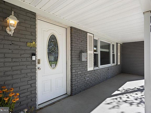 3rd image of 47 Genesee Ln