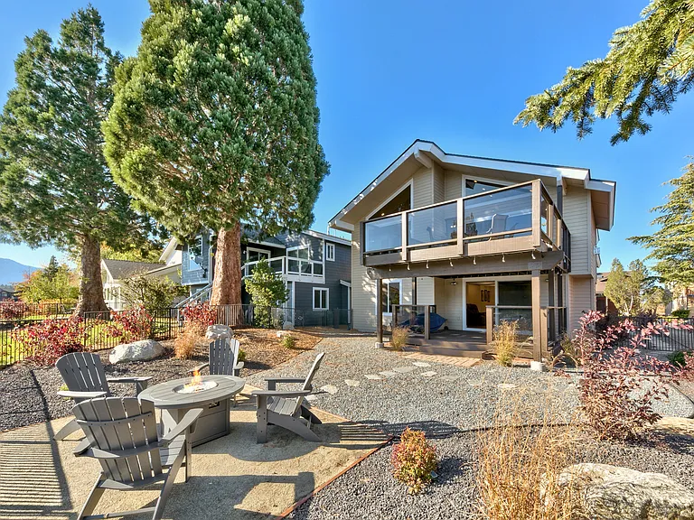 1661 Venice Dr — Photo 2