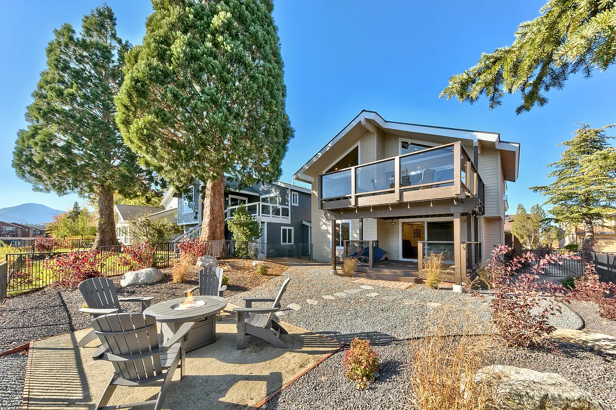 Building Photo - 1661 Venice Dr