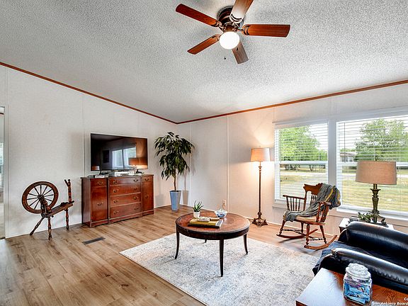 4th image of 605 County Road 3821