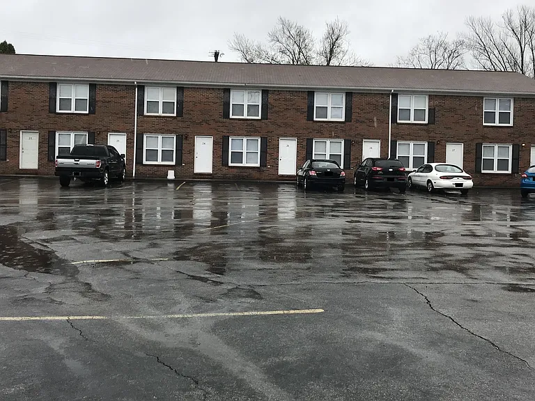 1901 N Dixie Ave — Photo 1