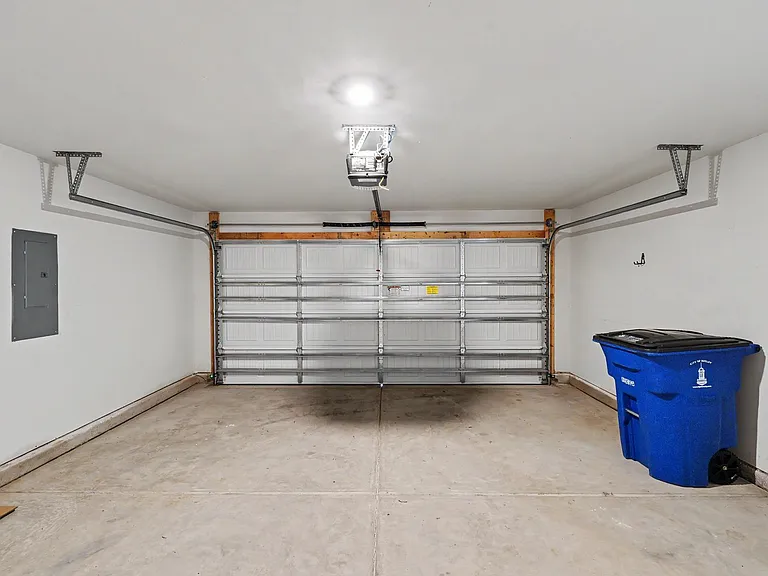 318 Aniston Ln — Photo 33