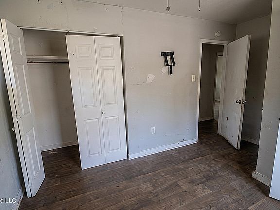 5th image of 3129 Lakewood Dr