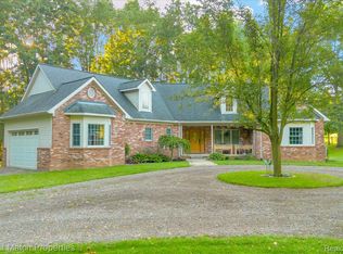 3225 S Duck Lake Rd, Highland, MI 48356